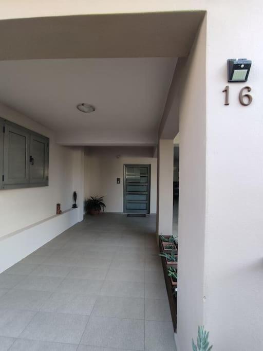 Modern Apartment Near Airport, Port & Beach Nea Alikarnassos Buitenkant foto